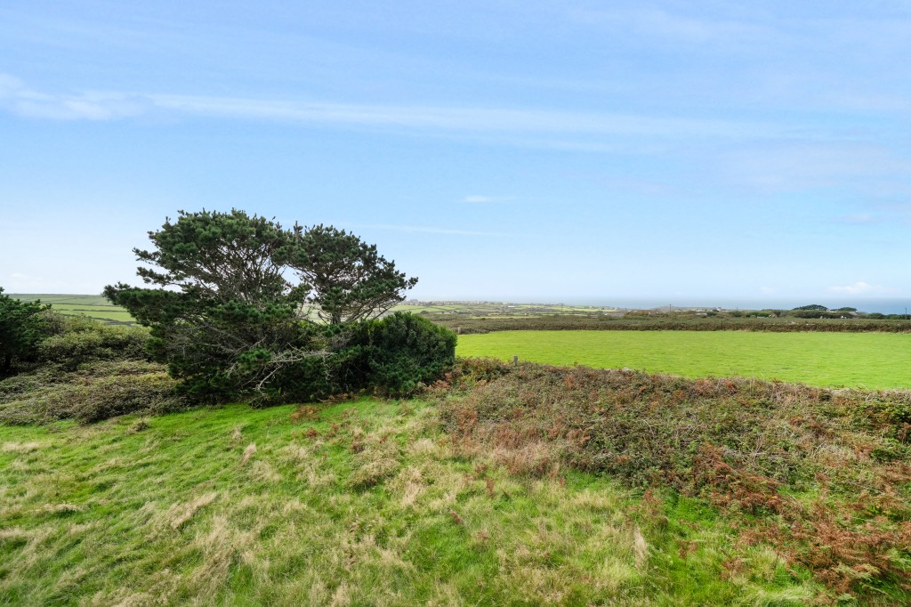 Lot: 47812 - FORMER CAPTAINS HOUSE PLUS THREE-BEDROOM BUNGALOW SET IN OVER 8.5 ACRES OF LAND WITH COUNTRYSIDE AND SEA VIEWS - Picture of view taken from field over neighbouring land